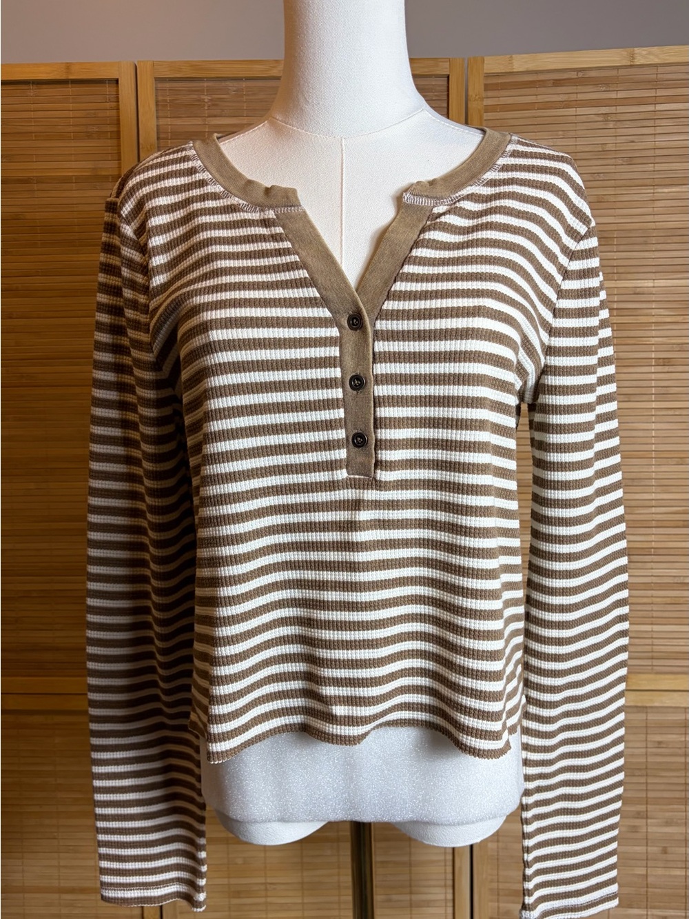 Women’s Waffle Knit Henley Top M Crop Pullover #preppy